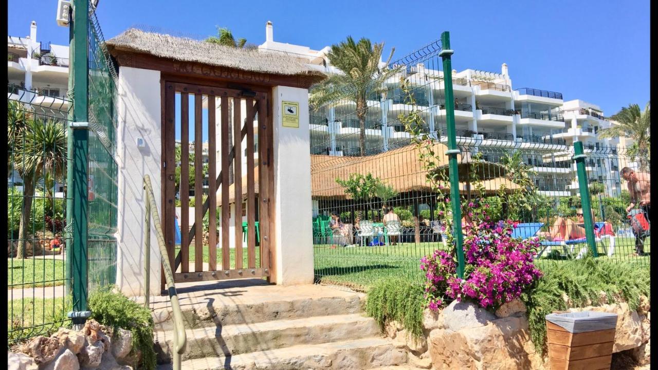 Mi Capricho A17 Beachfront Apartment Ла Кала де Михас Екстериор снимка